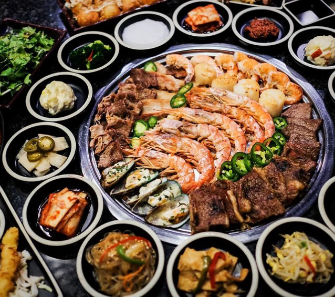 Social Dining Image 3