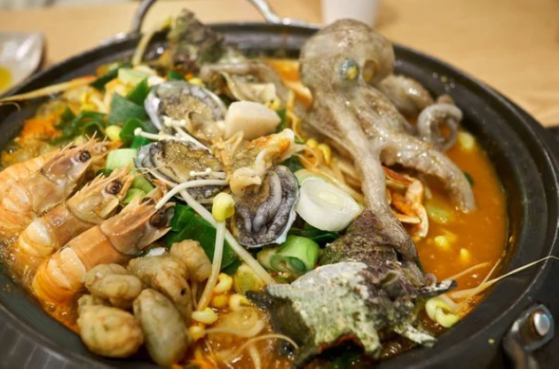 Social Dining Image 5